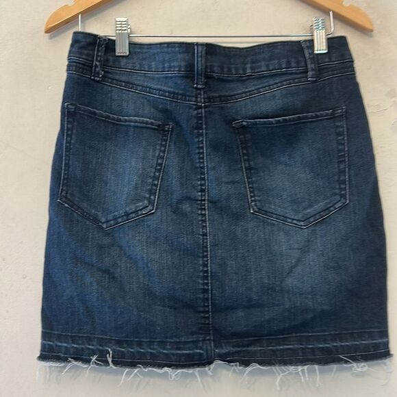 Rewash Distressed Denim mini skirt
Size 7 EUC - Picture 7 of 11